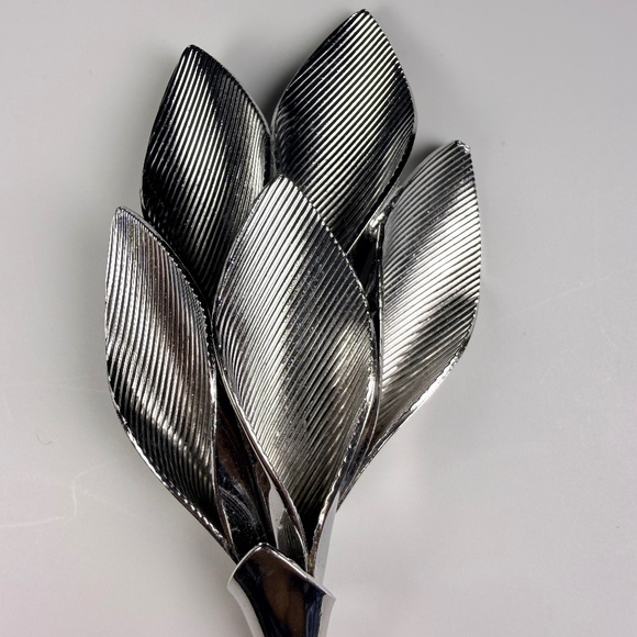 Vintage Trumpet Flowers Brooch - Picture 3 of 9